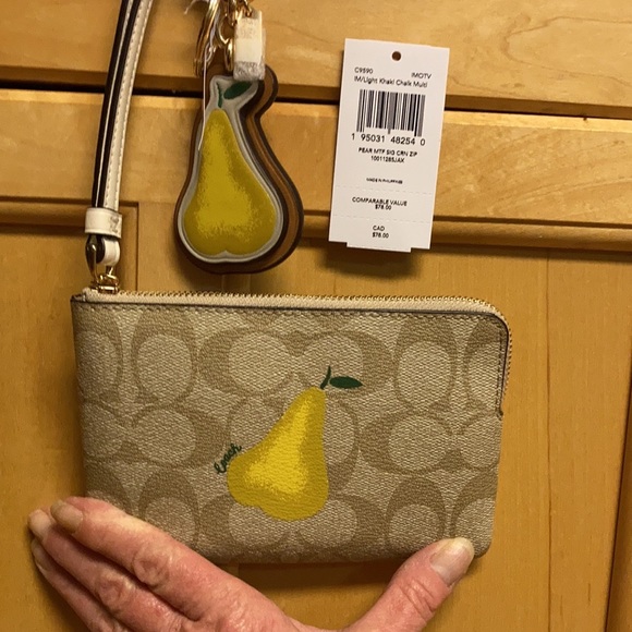 Coach corner zip sig. canvas wristlet w/pear. Khaki chalk multi.match 🔑 ring - Picture 4 of 7
